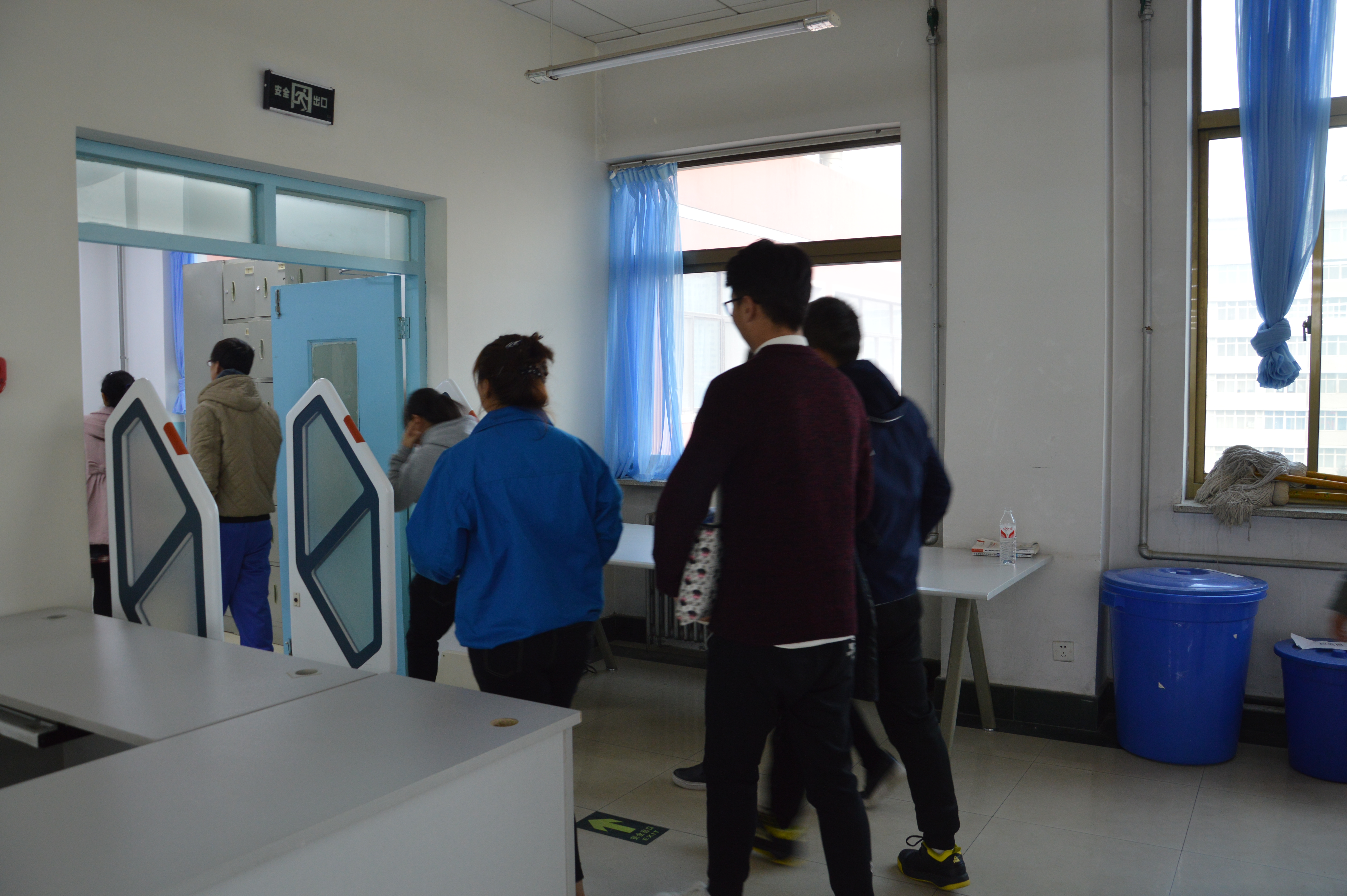 点击在新窗口中打开图片